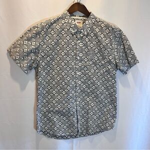 Levi’s short sleeve shirt, pattern‎ size XL